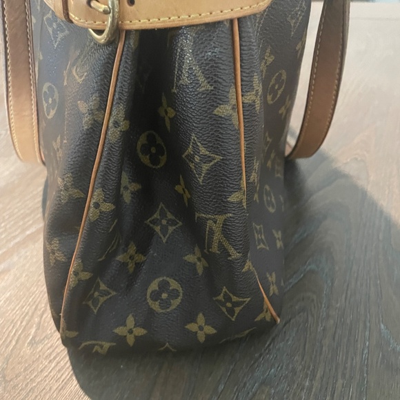 Authentic LV Monogram Batignolles Handbag - Picture 3 of 16